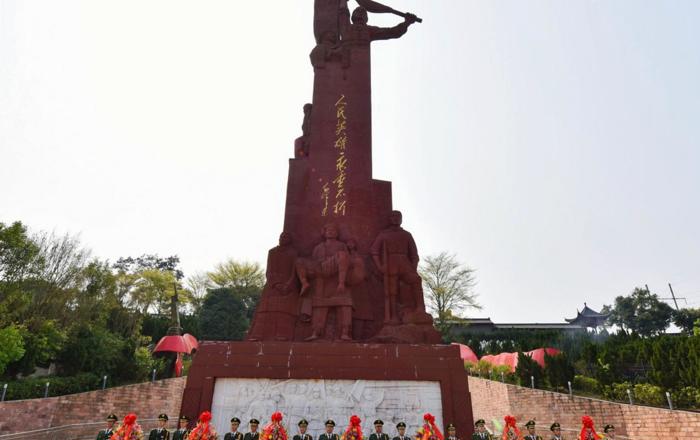 广西艺术学校团员参加2024 年“清明祭英烈 共铸中华魂”纪念活动
