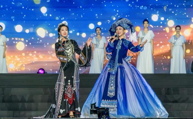 我校声乐教师韦晴晴倾情献唱“广西三月三·八桂嘉年华”闭幕式暨“2025大地飞歌”盛典