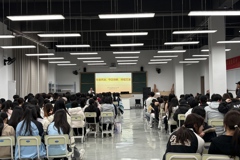 防艾知识筑防线 急救技能护生命