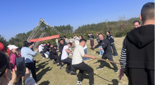 广西艺术学校开展教职工团建拓展活动