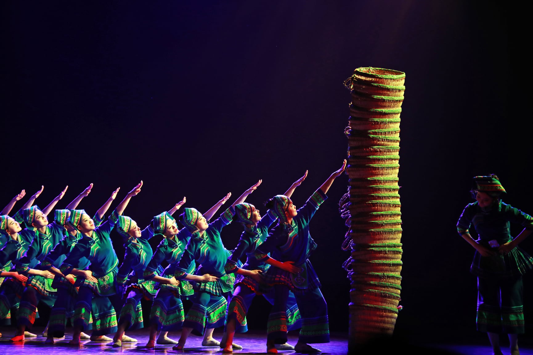 群舞《节节高》 (2)