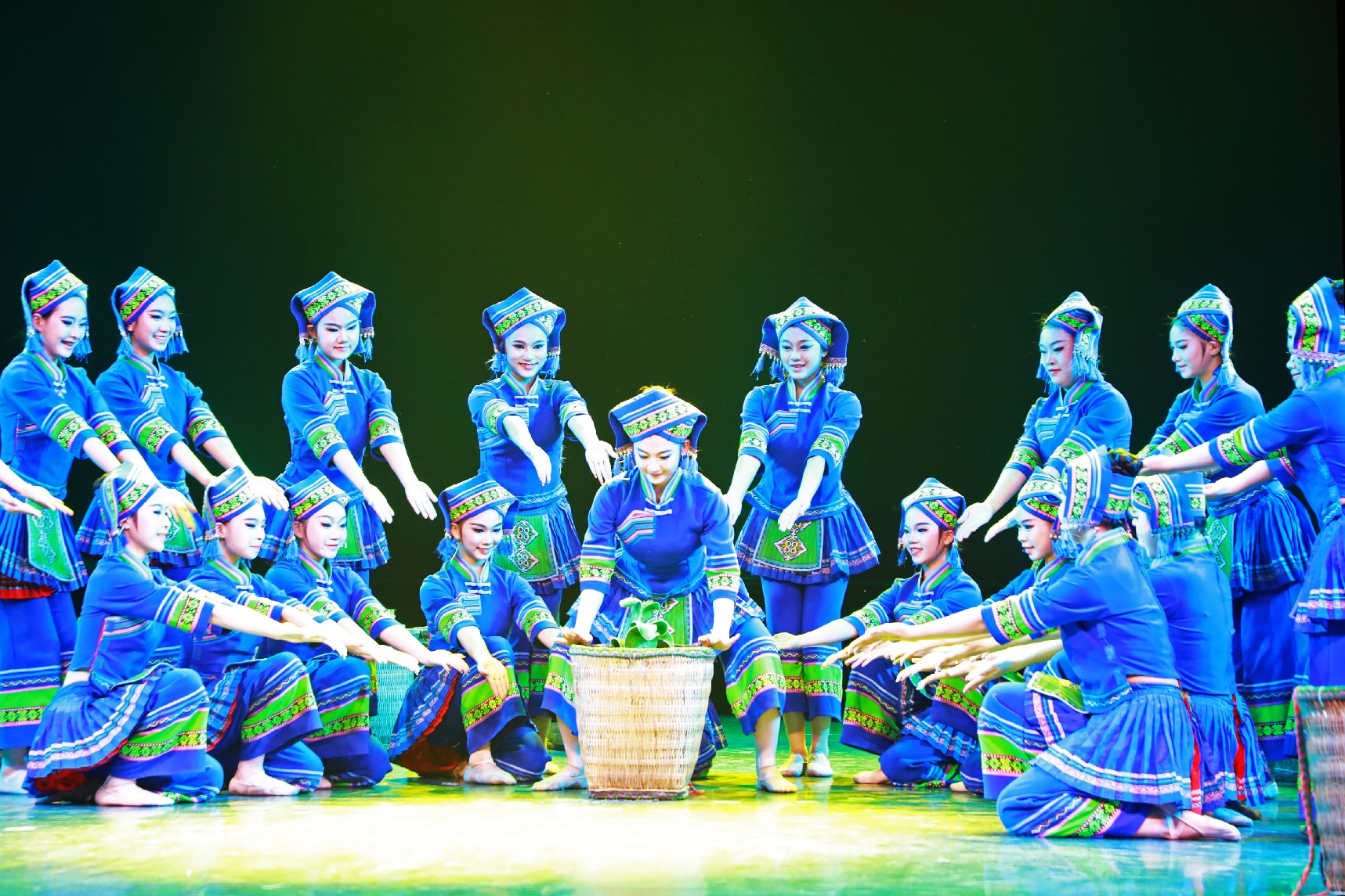 群舞《节节高》