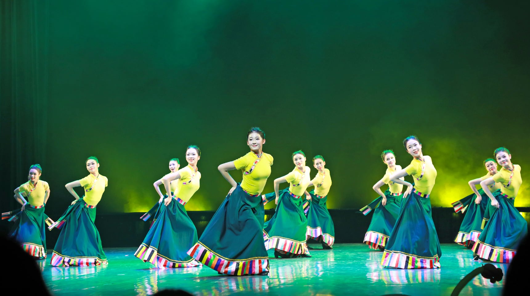 民间舞组合展示：《藏族》