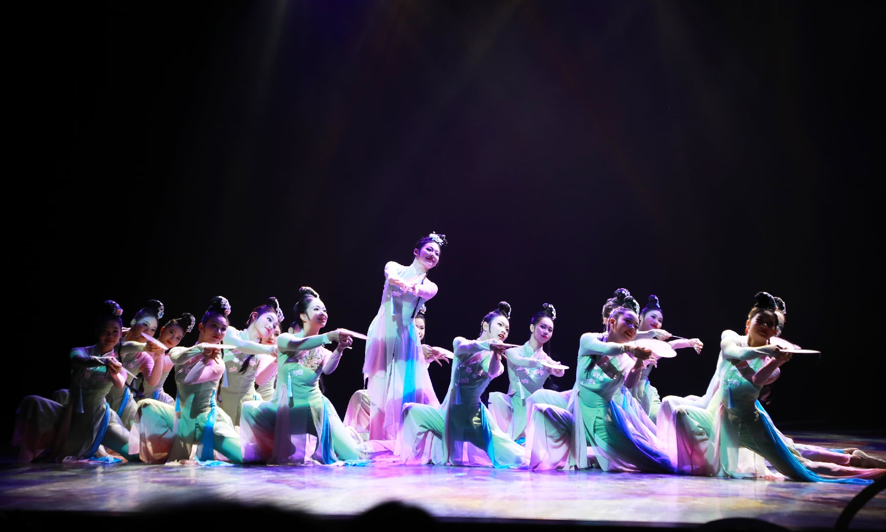 群舞《深深浓浓总相宜》