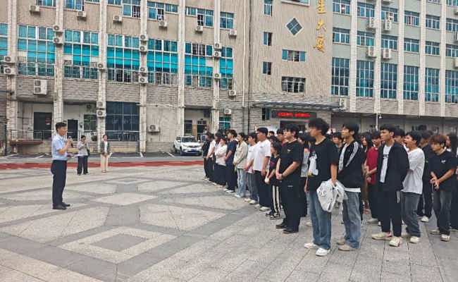 以梦为马 驰骋六月 | 广西艺术学校召开2026届高考考前动员大会