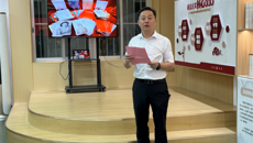 红线女艺术中心向我校赠书